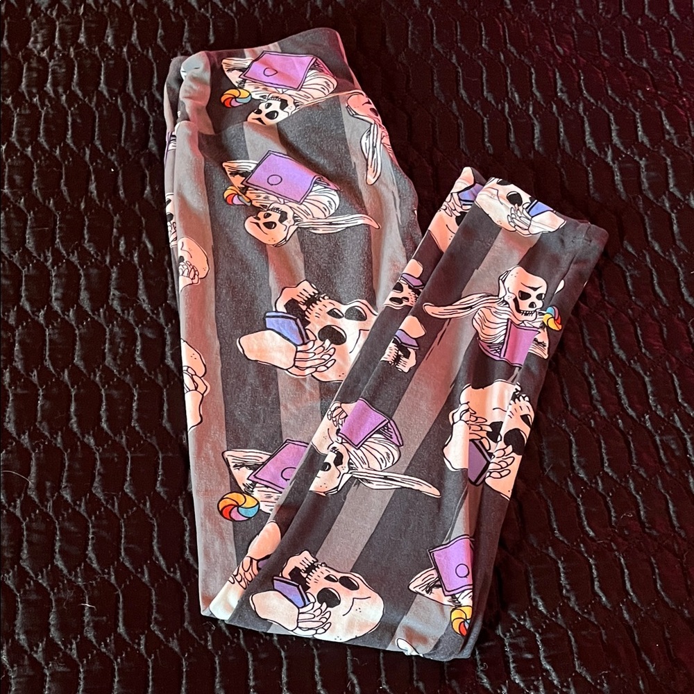 SOLD Lularoe OS Skeleton Print Leggings